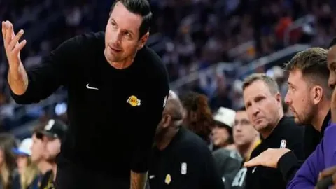 《罗马诺独家揭秘：阿贾克斯力邀富安健洋短期试训，未来之星或续约潜力无限》